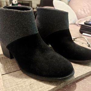Women's Black and Gray Ankle Boots. SIZE 7W. Leila Boots by TOMS.